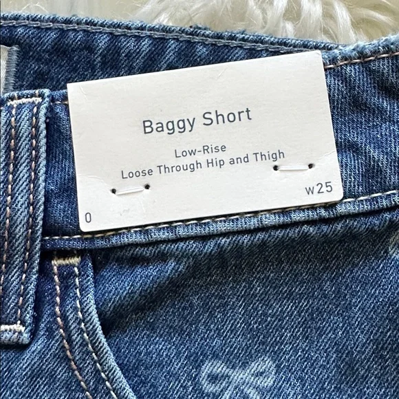 Hollister Low-Rise Bow Pattern Baggy Denim Shorts - Picture 4 of 8